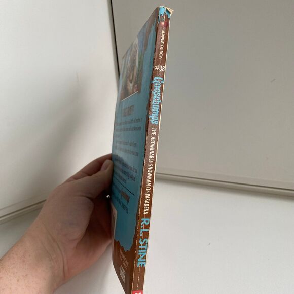 Goosebumps The Abominable Snowman‎ of Pasadena R.L. Stine Paperback #38 - Picture 3 of 4